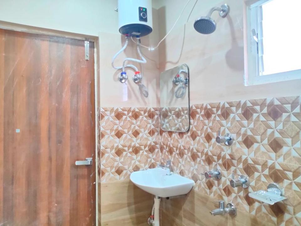Hotel Vaishnavi Near Baba Dham Temple 德奥加尔 外观 照片