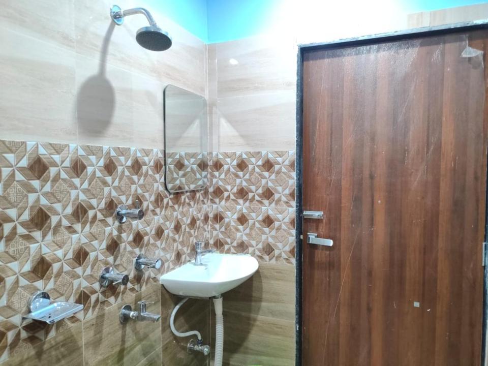 Hotel Vaishnavi Near Baba Dham Temple 德奥加尔 外观 照片