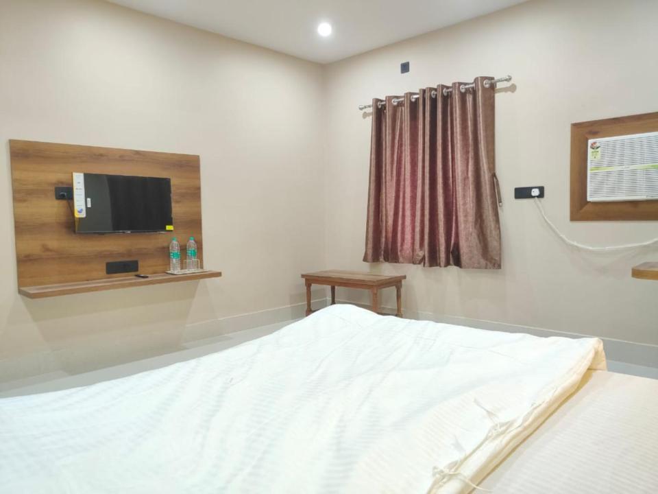 Hotel Vaishnavi Near Baba Dham Temple 德奥加尔 外观 照片