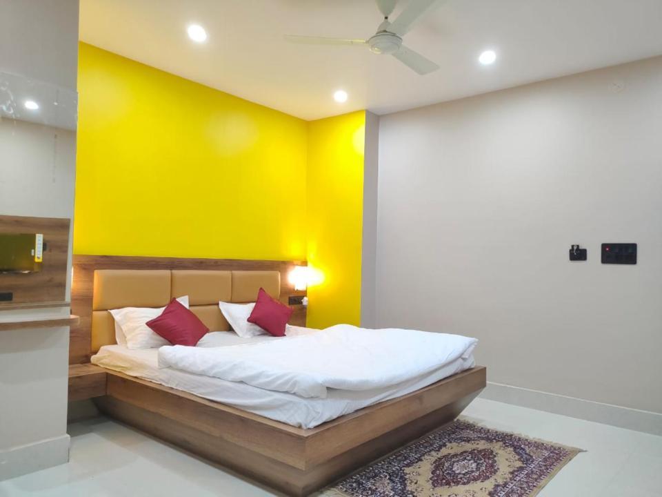 Hotel Vaishnavi Near Baba Dham Temple 德奥加尔 外观 照片
