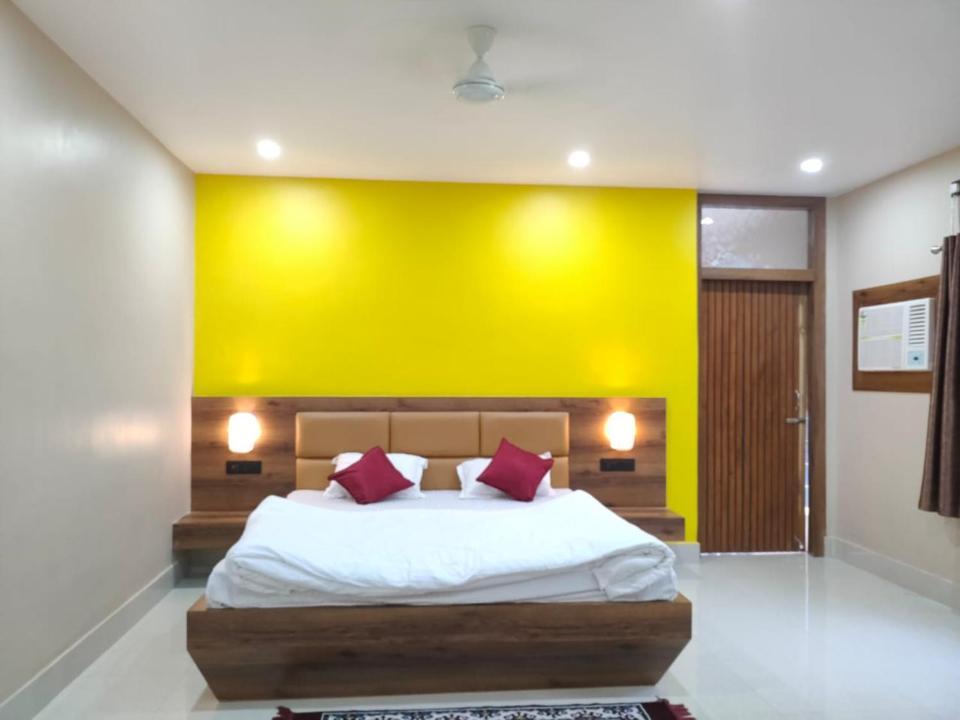 Hotel Vaishnavi Near Baba Dham Temple 德奥加尔 外观 照片