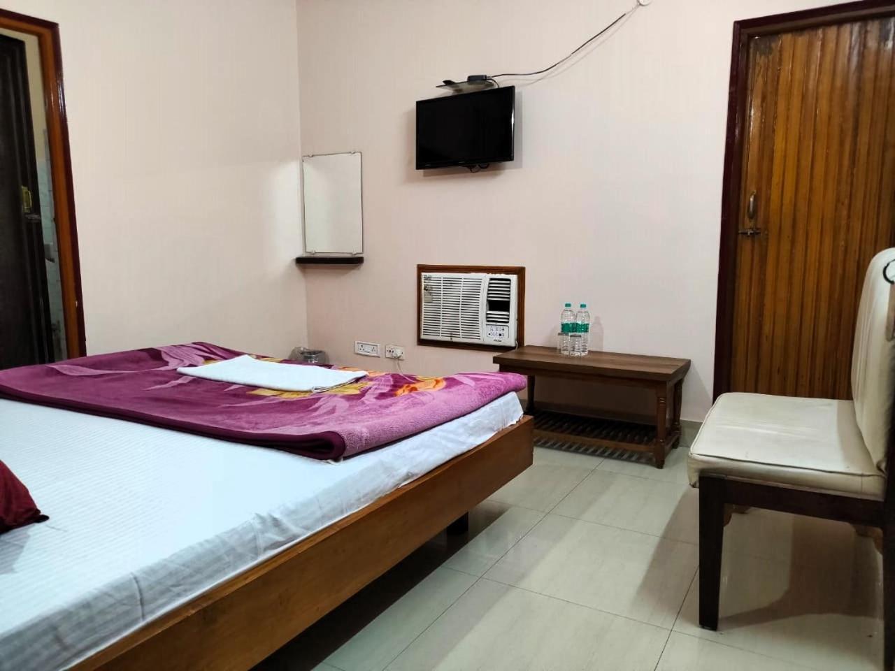 Hotel Vaishnavi Near Baba Dham Temple 德奥加尔 外观 照片
