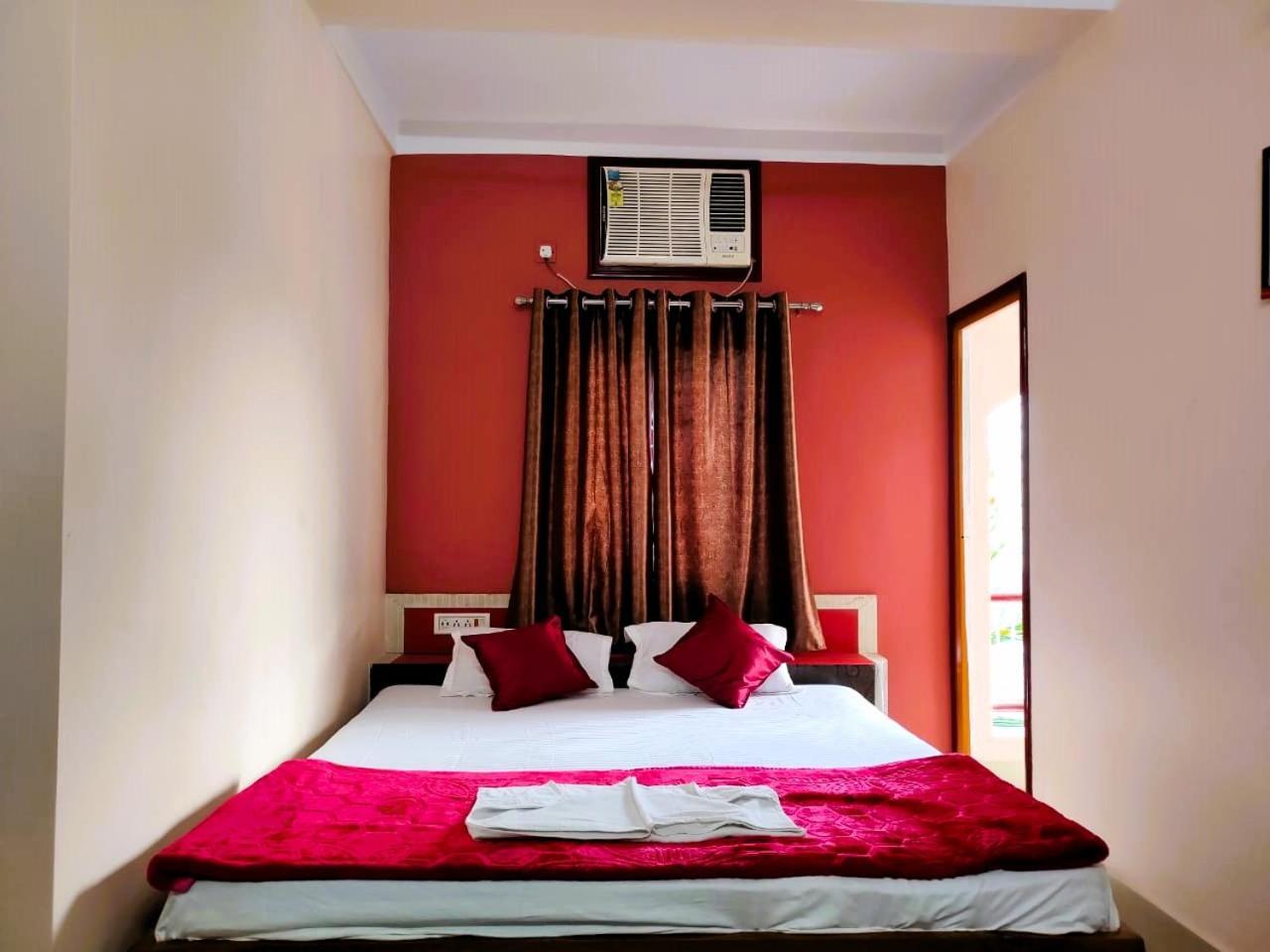 Hotel Vaishnavi Near Baba Dham Temple 德奥加尔 外观 照片