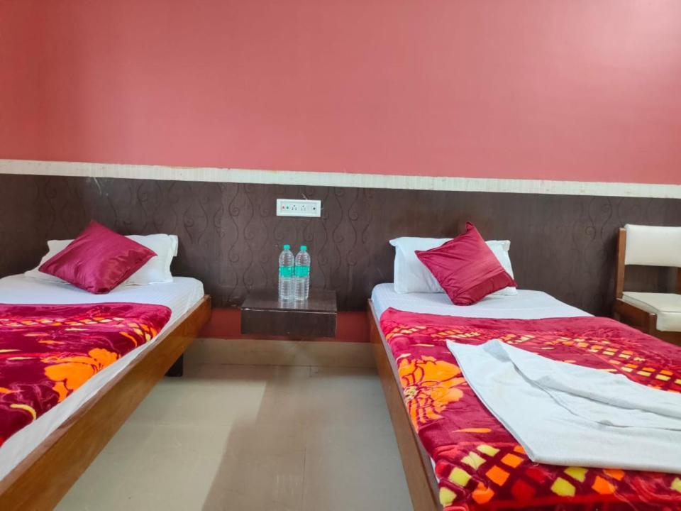 Hotel Vaishnavi Near Baba Dham Temple 德奥加尔 外观 照片